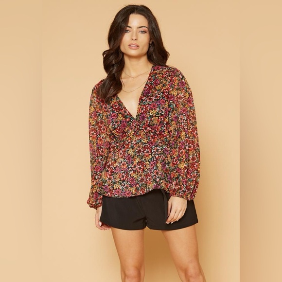 PLEIONE V-NECK PUFF SLEEVE TOP - Picture 8 of 9